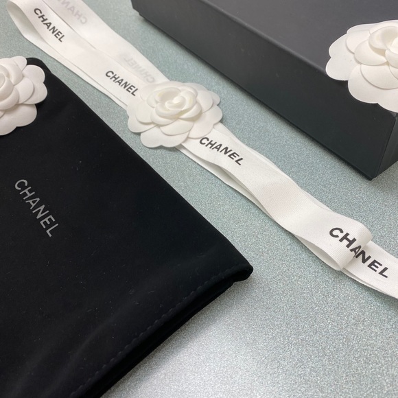 SOLD Chanel Wallet Box & Camellia - Picture 4 of 4